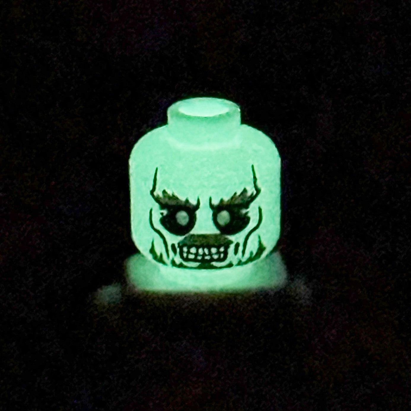 LEGO The Lord of the Rings King of the Dead Minifigure Head Part Glow 790081